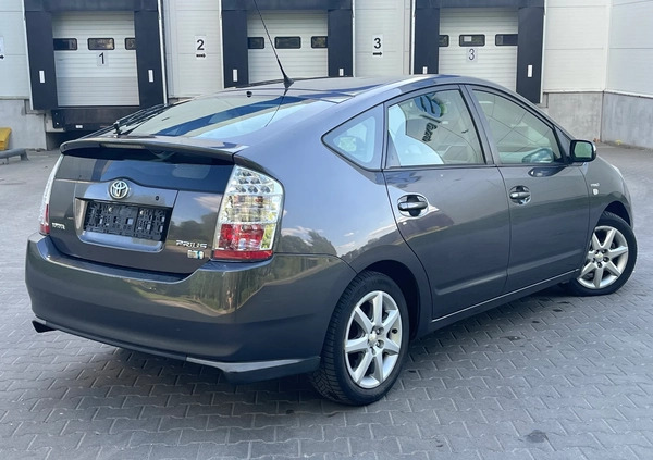 Toyota Prius cena 26999 przebieg: 212800, rok produkcji 2008 z Lwówek małe 529